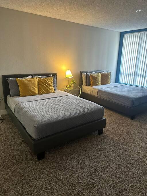 Two Bedroom Hollywood Apartment Лос-Анджелес Экстерьер фото